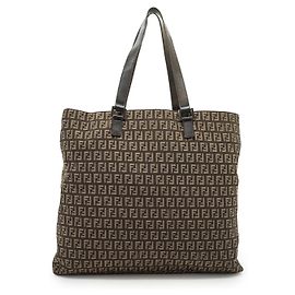 Fendi Bolsa de ombro tote grande em lona Zucchino marrom