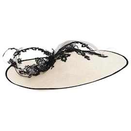 Autre Marque Fascinator in pizzo e piume crema e nero