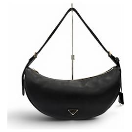 Bolsa de ombro em couro Prada 1BC255 Demi-Lune com logotipo Triangle