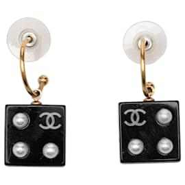 Orecchini Chanel Black CC placcati oro in resina e perle sintetiche Dice Drop Push Back