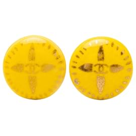 Orecchini a clip rotondi in resina CC giallo Chanel