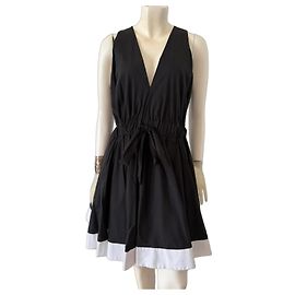 Abito Milly nero scollo a V con bordo bianco