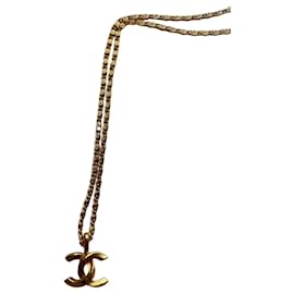 Collana Chanel CC con pendente