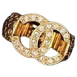 Chanel Ring mit CC-Logo und Kristallen