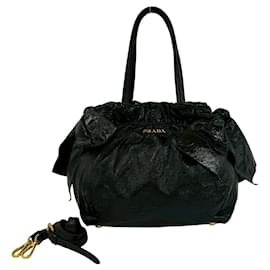 Prada Mini Tote Bag aus schwarzem Lackleder