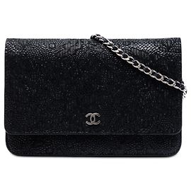 Portafoglio con catena Chanel Black CC Lace Overlay Goatskin