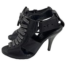 Burberry Sandalen mit Absatz und Schnürung aus schwarzem Leder EU 37