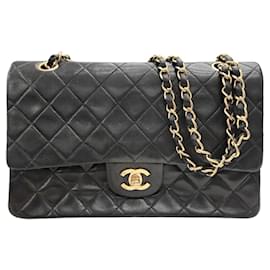 Borsa a tracolla Chanel A01112 Matelassé in pelle di agnello nera
