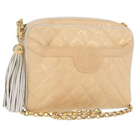 CHANEL Matelasse Chain Shoulder Bag Pelle Vernice Avorio Oro CC Auth BA13017
