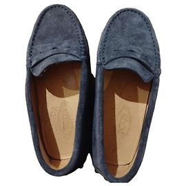 Tod's Junior Loafer aus blauem Wildleder