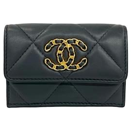 Cartera de piel de cordero Chanel 19 con logo Coco