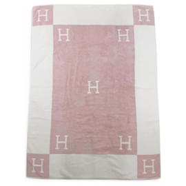 Hermes Avalon Cotton Bath Towel in Lilac - Hermès