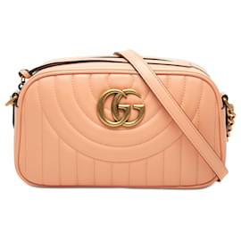 Borsa a tracolla verticale Gucci Orange Small GG Marmont Matelasse in pelle di vitello con anello