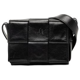 Bottega Veneta Borsa a tracolla Cassette in pelle di vitello Intrecciato Candy Paper nera