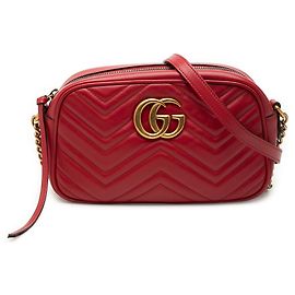 Bolso bandolera Gucci Red Small GG Marmont Matelasse de piel