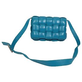 Borsa a tracolla Padded Cassette in pelle di agnello blu Bottega Veneta