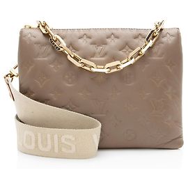 Bolso de hombro Louis Vuitton Coussin PM en piel de cordero con relieve Monogram