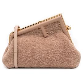 Fendi Braun Kleine Shearling Fendi First Crossbody