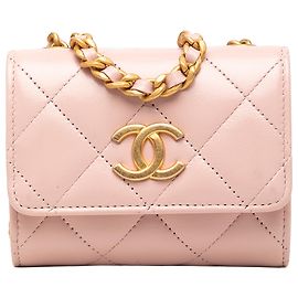 Clutch Chanel Pink CC in agnello trapuntato con medaglione e catena