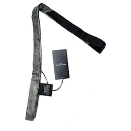 Saint Laurent, Cravatta tuxedo con strass