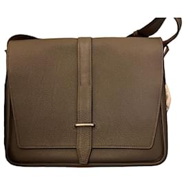 Hermès Steve Light en cuir Togo kaki