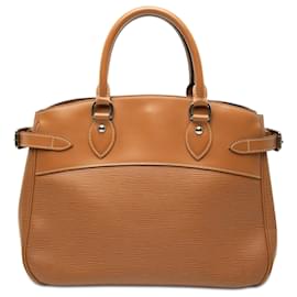 Louis Vuitton Marrone Epi Passy PM