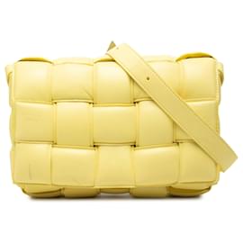Borsa a tracolla Bottega Veneta Cassette imbottita in nappa gialla Intrecciato