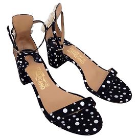 Salvatore Ferragamo x Edgardo Osorio Sandali con Tacco a Pois