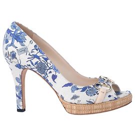 Zapatos de tacón de plataforma Horsebit en lona con motivos florales blancos y azules Gucci