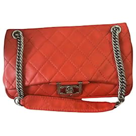 Chanel Bolsa Tiracolo em Couro Vermelho Acolchoado