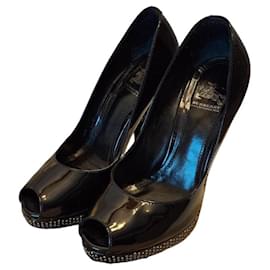 Burberry Décolleté in Vernice Nera con Borchie
