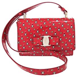 Borsa a tracolla in smalto rosso Salvatore Ferragamo