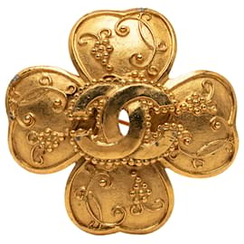 Spilla Chanel Gold CC placcata oro motivo trifoglio di vite