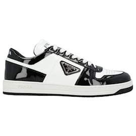 Sneaker Prada Downtown in vernice
