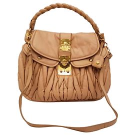 Miu Miu Matelasse Coffer Hobo Bag aus beige Leder