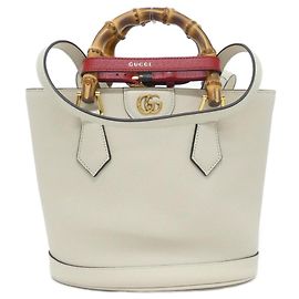 Bolsa Gucci DIANA em pele branca