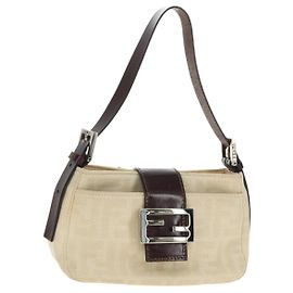 FENDI Zucca Canvas Mamma Baguette Borsa a Spalla Bianco Argento Auth ka4640M