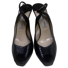 Jimmy Choo Peep-Toe Slingbacks aus schwarzem geprägtem Leder