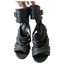 Gianvito Rossi Sandali con tacco in pelle nera