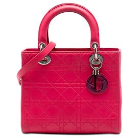 Lady Dior in pelle di vitello Ultra Matte con motivo Cannage rosa, misura Medium