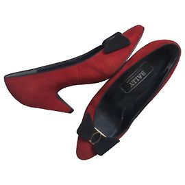 Bally Décolleté in camoscio rosso con fiocco