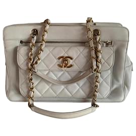 Bolsa Chanel Classic Flap em couro branco