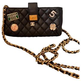 Chanel Borsa Flap in pelle trapuntata nera con charm