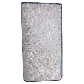 Cartera de doble pliegue Louis Vuitton Taiga