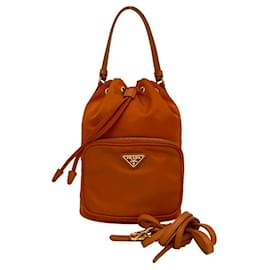 Borsa a mano in nylon e pelle Saffiano con logo Triangle Prada