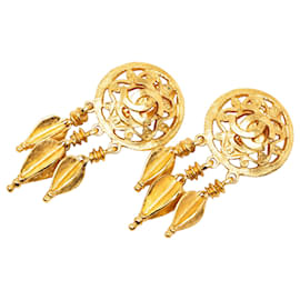 Orecchini clip Chanel Gold CC placcati oro con frange filigranate