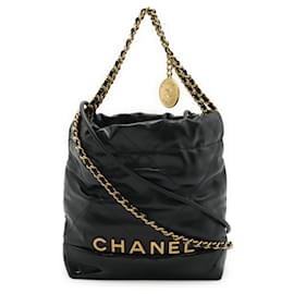 Borsa a tracolla Chanel 22 in pelle vernice nera
