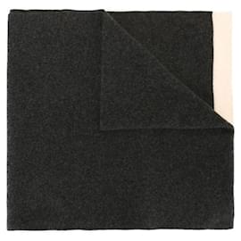 Sciarpa Chanel 90s in puro cashmere grigio con dettaglio crema