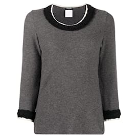 Chanel 2007 Wollpullover in Grau mit schwarz-weißem Flechtbesatz