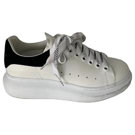 Alexander McQueen Sneakers Oversized Pelle Bianca Scamosciato Nero